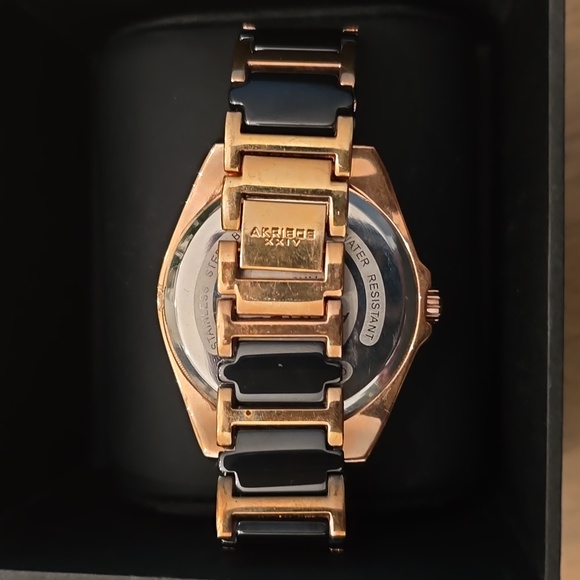 Watch - Picture 3 of 9